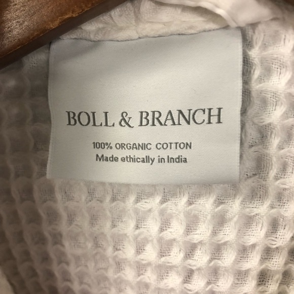 Boll & Branch waffle 100% organic cotton bathrobe - Picture 2 of 6